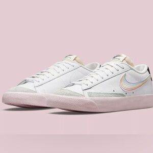 NIKE Rainbow Logo White Sneakers Women’s Size 9.5